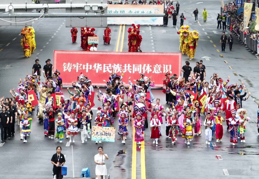 航拍此次巡游活動。圖片由貴陽日報提供