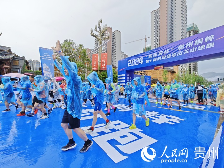 桐梓“村跑”現場。人民網 龍章榆攝