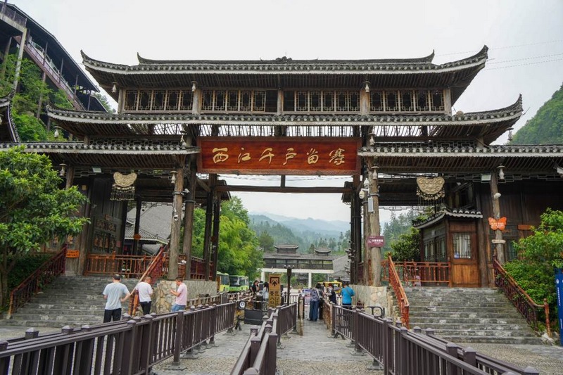 西江千戶苗寨大門。姚晶權攝