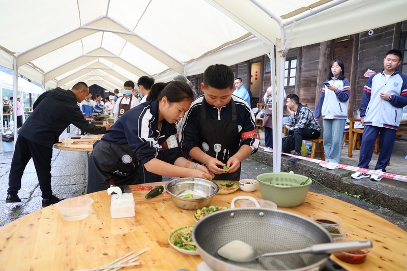 初中段項目 “黔”味飄香，不負“食”光。