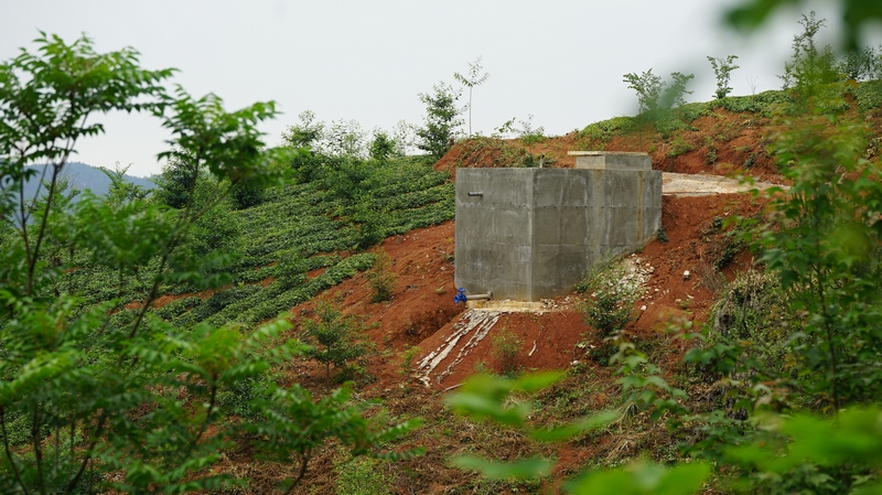 5黃平縣新州鎮曬金石村小型水利水保設施項目建設點的蓄水池。