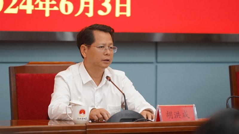 2貴州省林業(yè)局黨組書記、局長胡洪成作開班動(dòng)員講話。