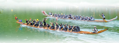 貴州省鎮遠縣，人們在賽龍舟。鎮遠縣委宣傳部供圖