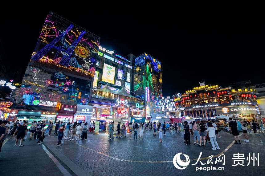 6月21日，貴陽，青云市集內游人如織。人民網記者 翁奇羽攝