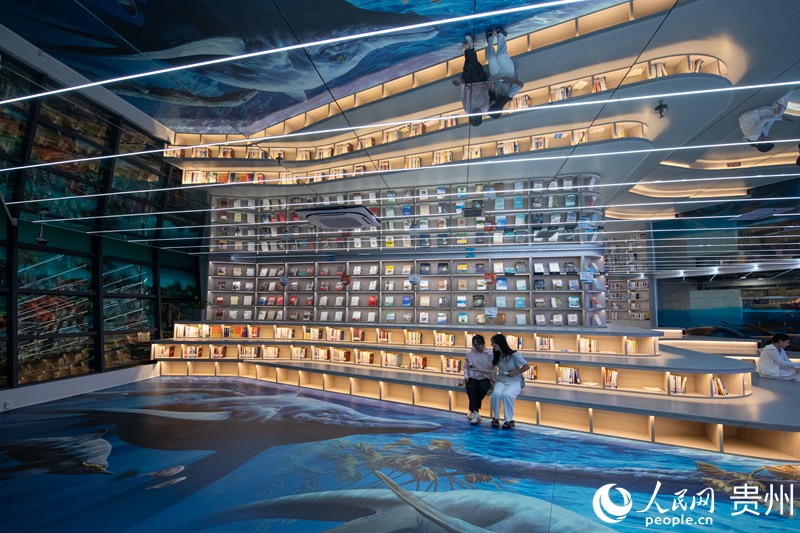 貴州省地質博物館的公共文化區域一角。人民網記者 翁奇羽攝