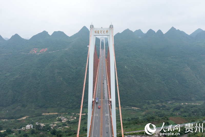 壩陵河大橋飛跨峽谷，雄奇壯美。人民網(wǎng)記者 翁奇羽攝.jpg
