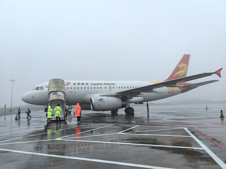 旅客準備下機。