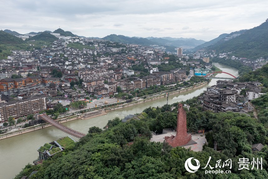 航拍下的茅臺鎮。人民網記者 翁奇羽攝