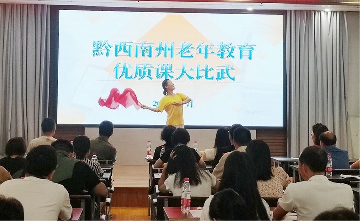 圖為參賽教師現場展示教學。劉冰紅攝