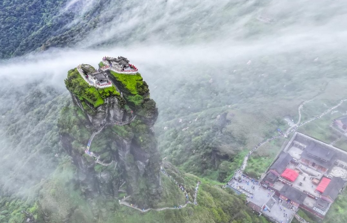 @廣州人:這個(gè)暑期,貴州邀你飛著玩!