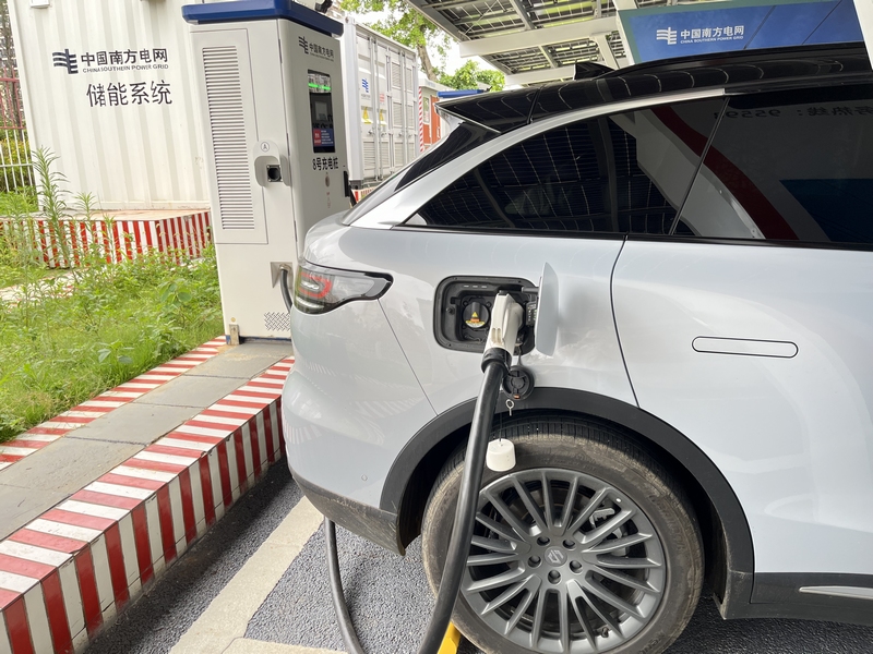 駛入充電的車輛往來不絕。貴州電網有限責任公司電力科學研究院供圖