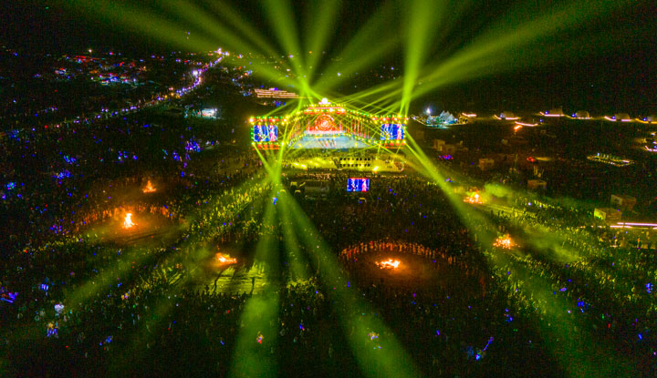 燈光秀。李學友攝