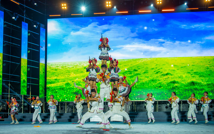 滾山珠表演。李學友攝