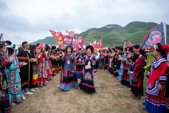 喜迎嘉賓。李學友攝