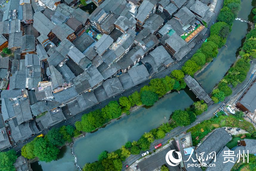 航拍西江千戶苗寨。人民網 陽茜攝