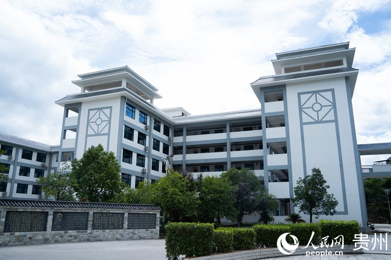 臺(tái)江縣民族中學(xué)校園一角。人民網(wǎng) 陽茜攝