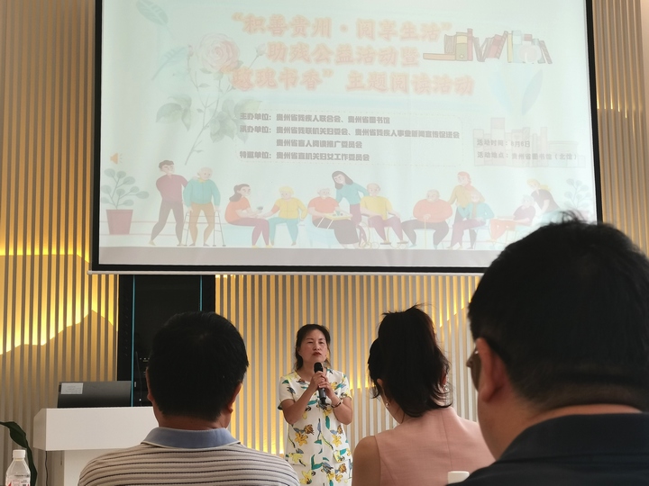 劉芳在現(xiàn)場(chǎng)分享自己的閱讀人生。邰穎攝