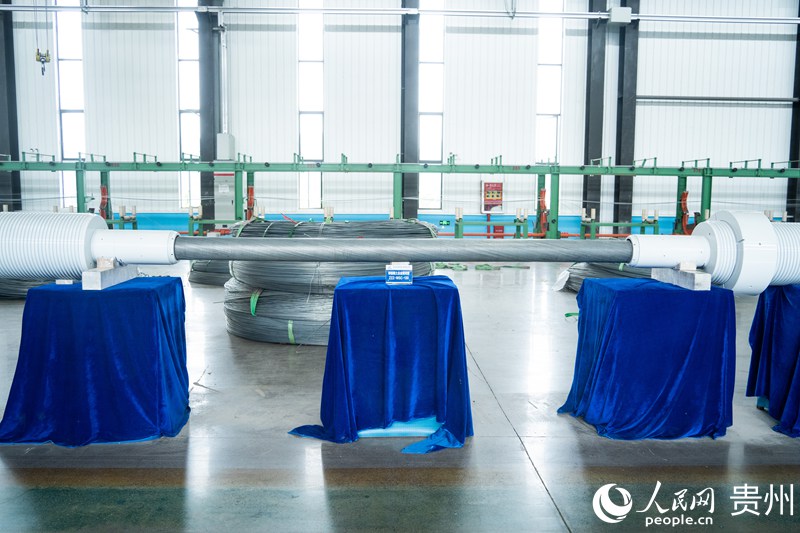 貴繩集團生產車間密封鋼絲繩索具展品。人民網 陽茜攝