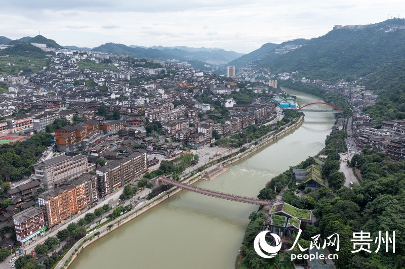 航拍下的仁懷市茅臺鎮(zhèn)。人民網(wǎng)記者 翁奇羽攝