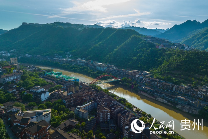 航拍仁懷市茅臺酒鎮。人民網 陽茜攝