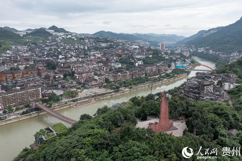 航拍下的茅臺鎮。人民網記者 翁奇羽攝