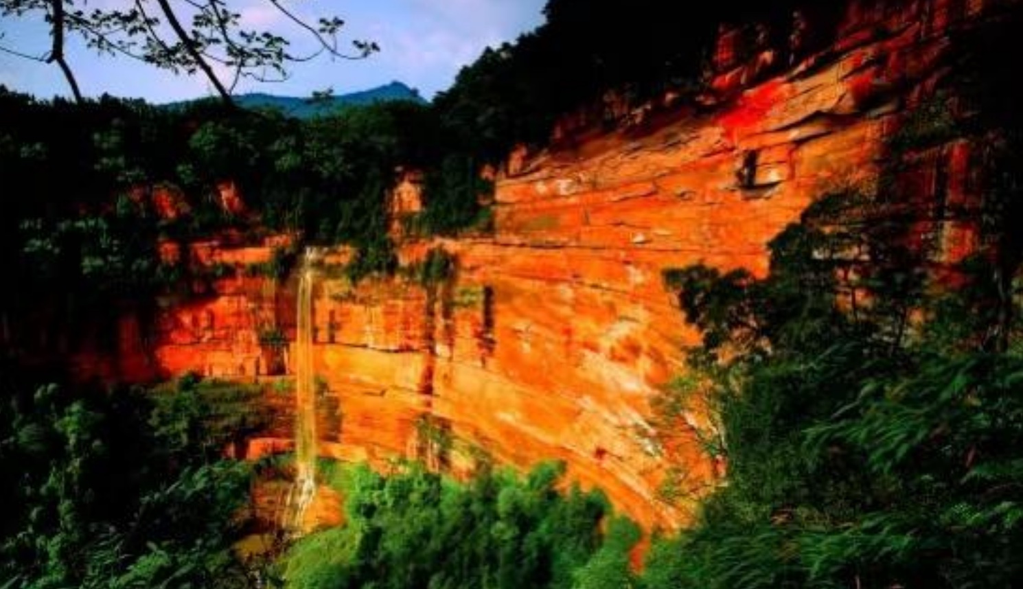 遵義市赤水丹霞風(fēng)貌。