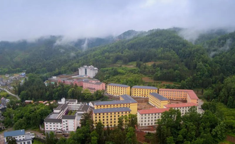 興仁市老年養護樓全貌。