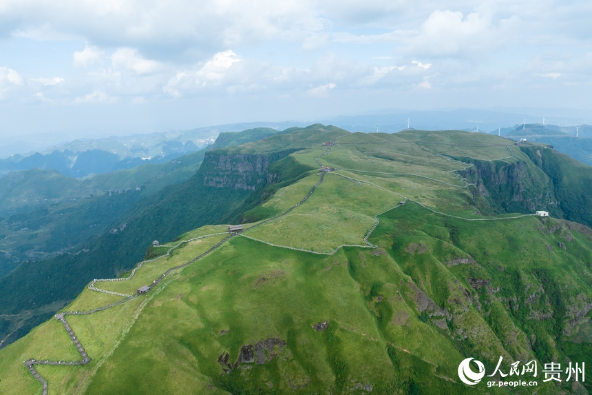 航拍韭菜坪景區。人民網記者 涂敏攝