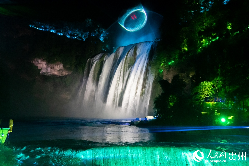 黃果樹瀑布夜景。人民網記者 涂敏攝