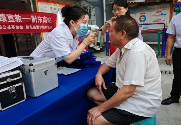 眼健康檢查。臺江縣婦聯供圖