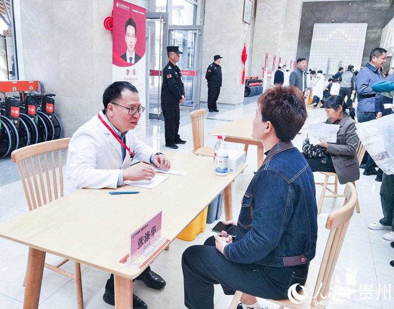 中山一院貴州醫院義診現場。人民網記者 王秀芳攝1