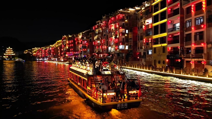 鎮遠夜間經濟引爆國慶旅游。