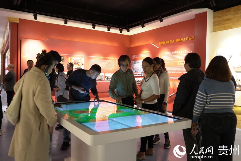 外媒記者走進貴州交通職業大學。人民網 陽茜攝