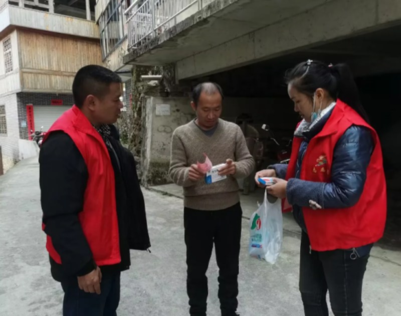 朱涌駐村時的工作照。圖片由受訪者提供