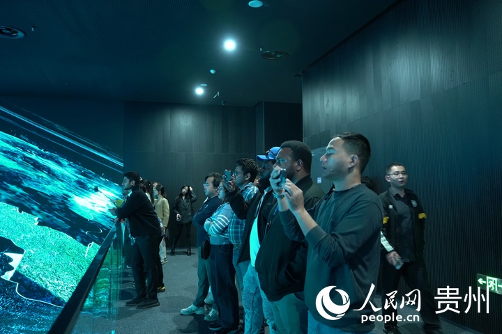 數字沙盤空間播放的規劃影片引外媒關注。人民網 陽茜攝