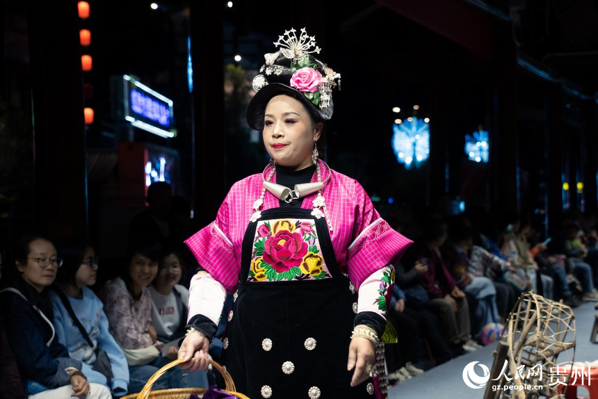 “村T”表演現場。人民網記者 涂敏攝