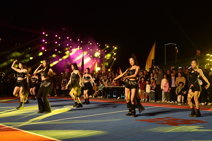 氣排球寶貝熱舞助陣。