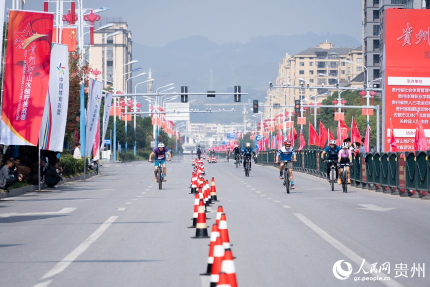 比賽現(xiàn)場(chǎng)。人民網(wǎng)記者 涂敏攝