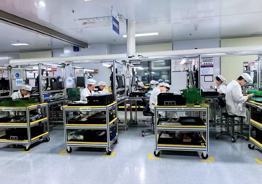 貴陽高新區三大產業生態圈內各家企業都鉚足干勁忙生產,開足馬力趕訂單。 陳佳藝攝