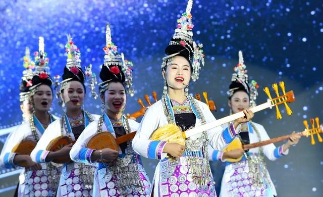 桐梓“村晚”成為民族大團結(jié)的絢麗舞臺