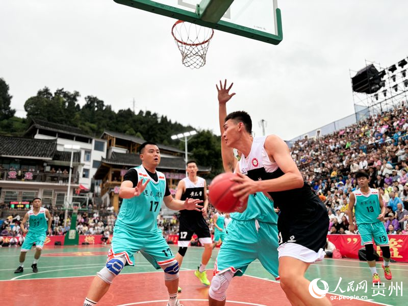 3-2貴州道真隊與河北寧晉隊在現場進行激烈角逐。人民網記者 高華攝