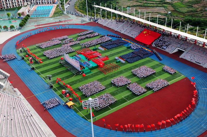 銅仁學院愛國主義教育主題展演活動。