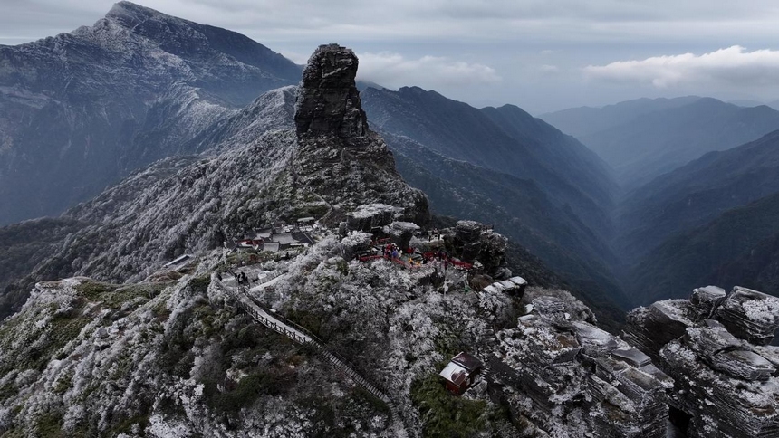 梵凈山披上銀裝。