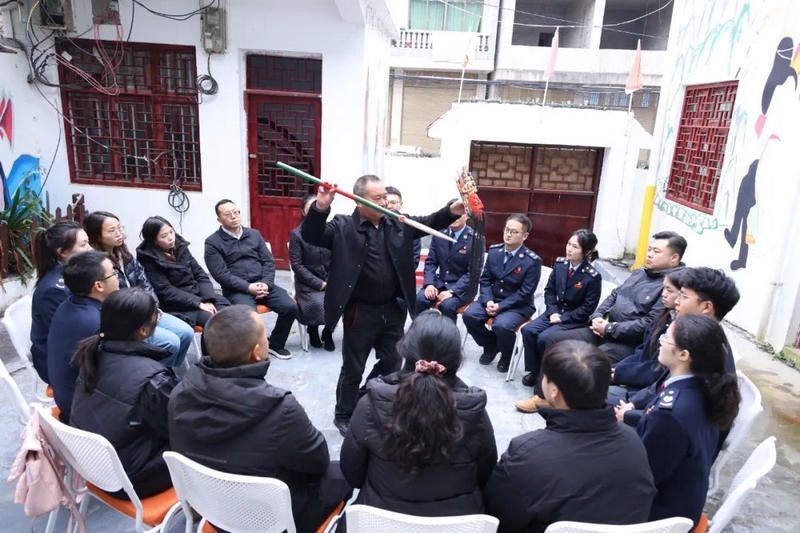 1 圖為開展黨建活動