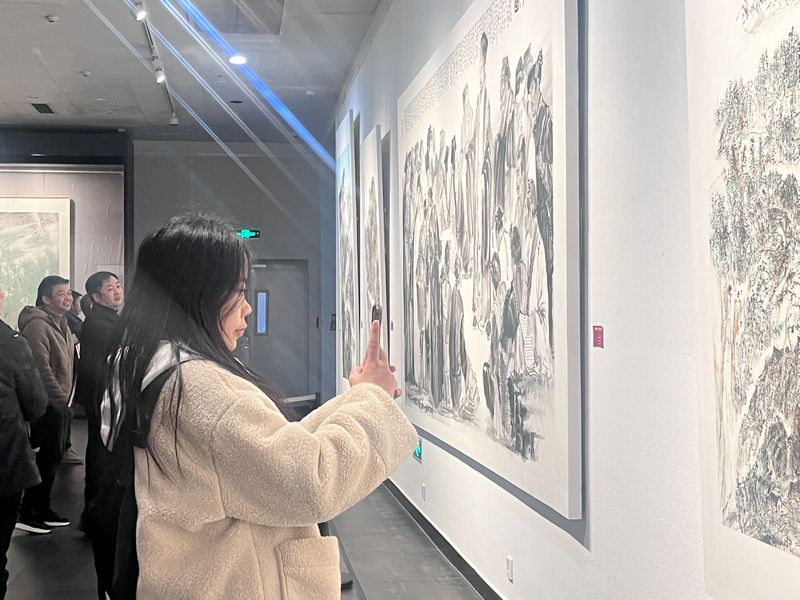 “國畫之鄉(xiāng)·丹青長順”第三屆美術(shù)雙年展現(xiàn)場。人民網(wǎng) 陳潔泉攝