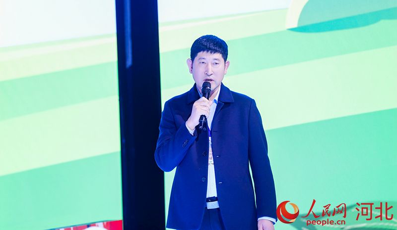 青龍滿族自治縣雙合盛生態(tài)農(nóng)產(chǎn)品有限公司總經(jīng)理張全利分享了企業(yè)拓展海外市場(chǎng)的歷程。人民網(wǎng)記者 李兆民攝