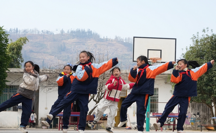 舞蹈社團(tuán)學(xué)生正在練舞。