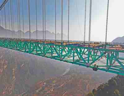 圖為大橋建設現場。本報記者 雷 聲攝