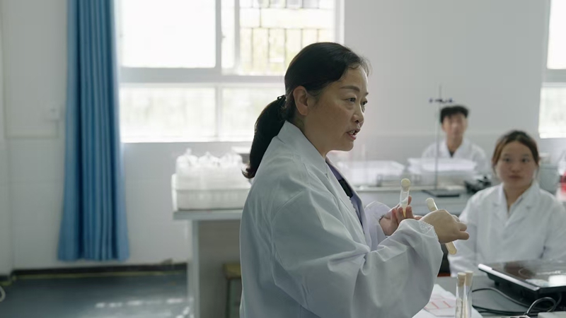 顧昌華在給學生們上課。圖片由受訪者提供