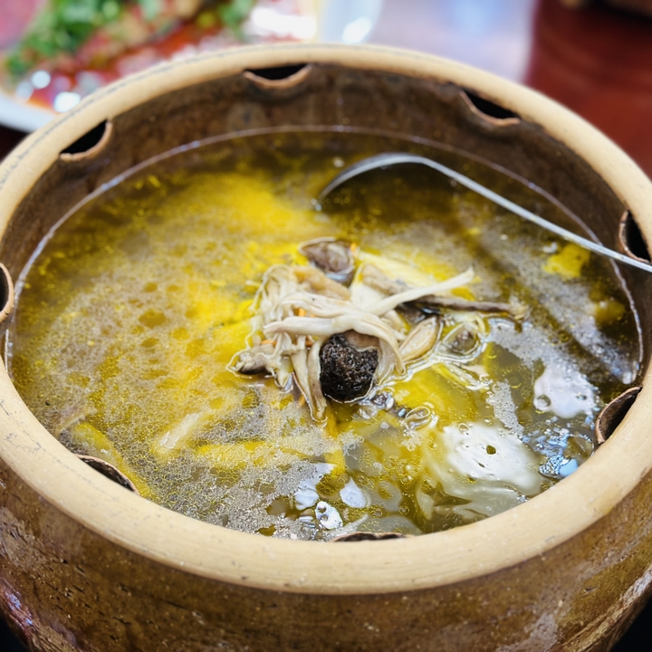 知味軒?子雞特色菜。胡鳳至攝 